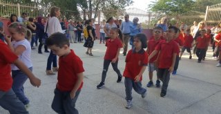 Okullar Açıldı, Çocukların Sevinci Gözlerinden Okundu