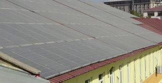 Devlet Okulu Elektrik Üreterek Kara Geçti
