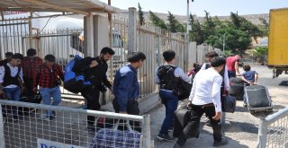 Suriyeliler Bayramlaşmak İçin Ülkelerine Gitmeye Başladı