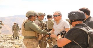 Vali Toprak, Üs Bölgesindeki Askerlerle Bayramlaştı