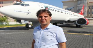 Okul Bahçesine Getirilen Dev Hediye Paketinden Phantom Savaş Uçağı Motoru Çıktı