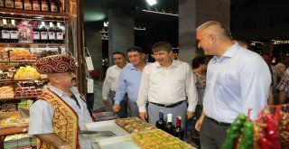 Bakan Ersoy Siftah Yapalım Deyip Turizm Esnafından Havlu Ve Keçi Sütünden Yapılmış Sabun Aldı.