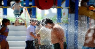 Bursanın İlk Su Oyunları Parkı Açıldı