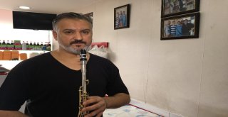 Hüsnü Şenlendiricinin Tavsiyesini Tuttu, Klarnet Virtüözü Haline Geldi
