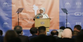 Emine Erdoğana Londrada “İnsani Hizmet Takdir Ödülü” Verildi