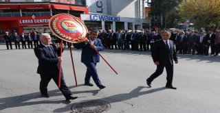 Muhtarlar Atatürk Anıtına Çelenk Sundu