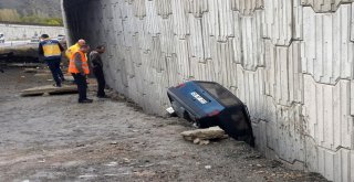 Fren Yerine Gaza Basınca Duvara Çarptı: 2 Yaralı