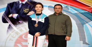 Osmangazili Taekwondocudan Bronz Madalya