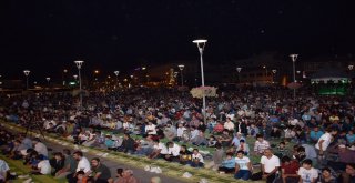 Binlerce Çocuk Sabah Namazında Mevlana Meydanını Doldurdu