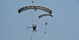 Özel Kuvvetlere Paraşüt Eğitimi
