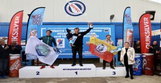 Rüzgar Sörfü Slalom Türkiye Şampiyonası Büyükçekmecede Yapıldı