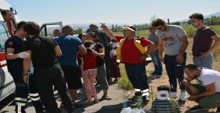Sivasta Hafif Ticari Araç İle Otomobil Çarpıştı: 6 Yaralı