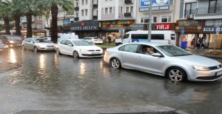 Çanakkalede Sokaklar Göle Döndü