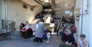 Öğrenciler Sınavda, Aileleri De Dışarıda Ter Döktü