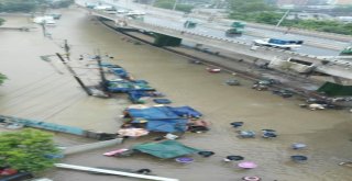 Bangladeşte Yağan Yağmur Taşkına Döndü