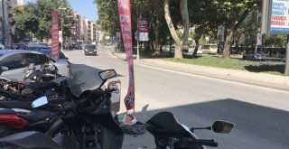 (Özel) İstanbulda Motosikletlinin Ölümden Döndüğü An Kamerada