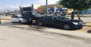Otomobil Park Halindeki Araçların Üzerine Çıktı: 1 Yaralı