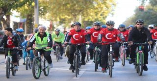 Tahmazoğlu Vatandaşlarla Cumhuriyet İçin Pedal Çevirdi