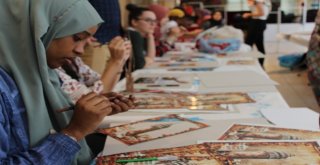 Uluslararası Öğrencilerine El Sanatları Eğitimi