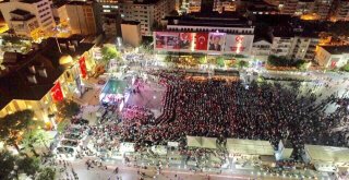 Manisalılar 15 Temmuzda Yine Meydanı Doldurdu