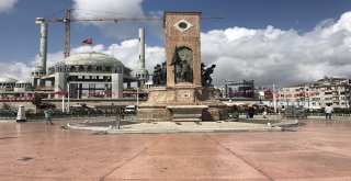 (Özel) Taksim Cumhuriyet Anıtına Büyük Ayıp
