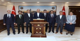 Bakan Soylu, Diyarbakır Büyükşehir Belediyesini Ziyaret Etti