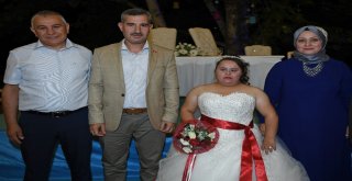 Down Sendromlu Genç Kızın Evlilik Hayali Gerçek Oldu