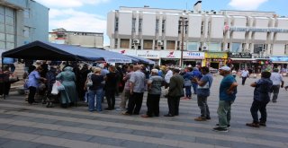 Adapazarı Belediyesi 10 Bin Kişilik Aşure Dağıttı