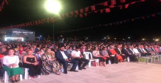 Küçükçekmecede Ayna Şarkılarıyla Zafer Bayramı Coşkusu