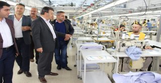 Başkan Türkmenoğlu ‘Dostluk Grubu Tekstil Fabrikasını Gezdi