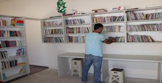 Fedakar Müdür Okulu Tek Başına Boyuyor