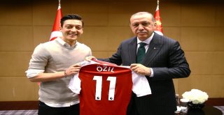 Mesut Özil: Ne Olursa Olsun O Fotoğrafı Çektirirdim