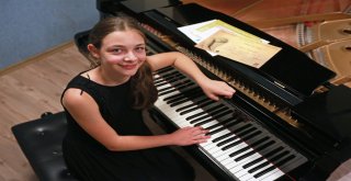 13 Yaşındaki Ilgaz Piyanoda Dünya 2İncisi Oldu