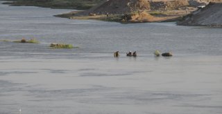 Dicle Nehrine Giren 2 İşçi Kayboldu