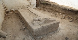 Sancaktar Türbesinde Çalışmalar Devam Ediyor