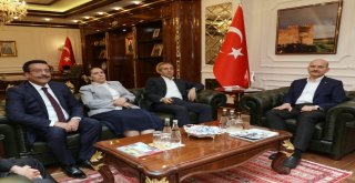 Bakan Soylu, Diyarbakır Büyükşehir Belediyesini Ziyaret Etti