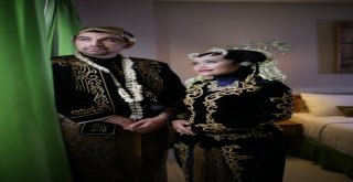 Endonez Geline Türk Usulü Düğün