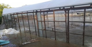 Antalyada Yaz Ayında Seraları Su Bastı