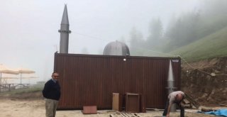 Rizede Seyyar Cami Görenleri Şaşırtıyor