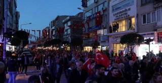 Yalovada, Cumhuriyet Yürüyüşü Ve Fener Alayı Coşkusu