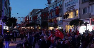 Yalovada, Cumhuriyet Yürüyüşü Ve Fener Alayı Coşkusu