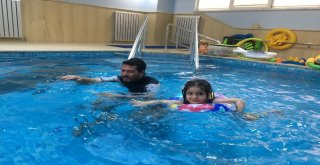 Fiziksel Engellerini Suda Aşıyorlar