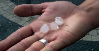 Kütahyada Fındık Büyüklüğünde Dolu Yağdı