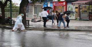 Bir Anda Bastırdı, Caddeler 5 Dakikada Göle Döndü