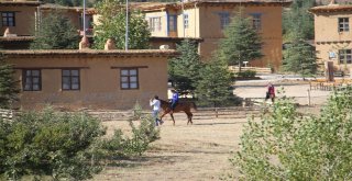 Sonsuz Şükran Köyüne Ziyaretçi İlgisi Artıyor