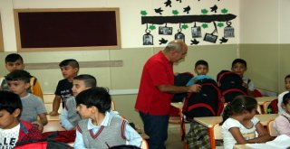 Suriyeli Çocuklara Çanta Ve Kırtasiye Malzemesi Dağıtıldı