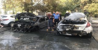 Park Halindeki 2 Otomobil Alev Alev Yandı