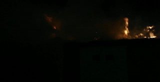 İki Katlı Evin Çatı Katında Çıkan Yangın Korkuttu