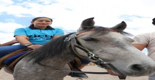 (Özel) Polislerden Engelli Çocuklara Atlı Terapi