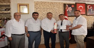 Ahmetli Belediye Başkanı Alhandan Başkan Çerçiye Plaket